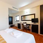 Oxford By Timhotels Hotel Temešvár