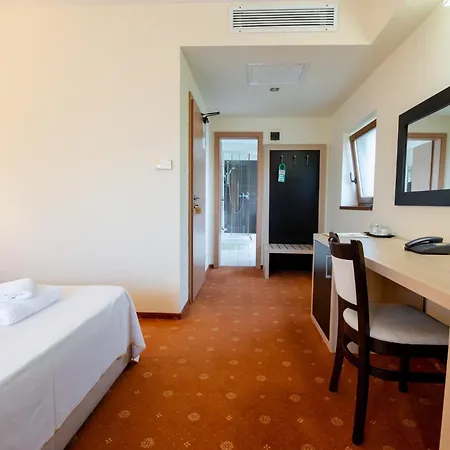 Oxford By Timhotels 3* ティミショアラ