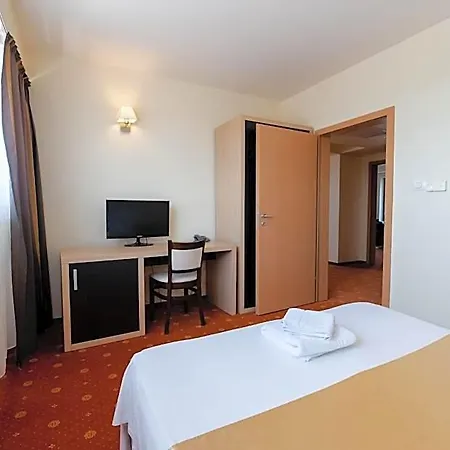 Oxford By Timhotels فندق