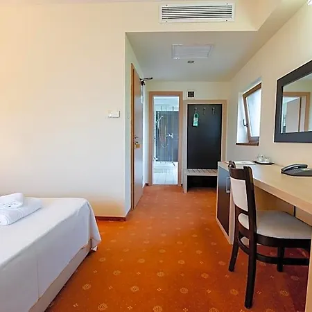 Oxford By Timhotels فندق