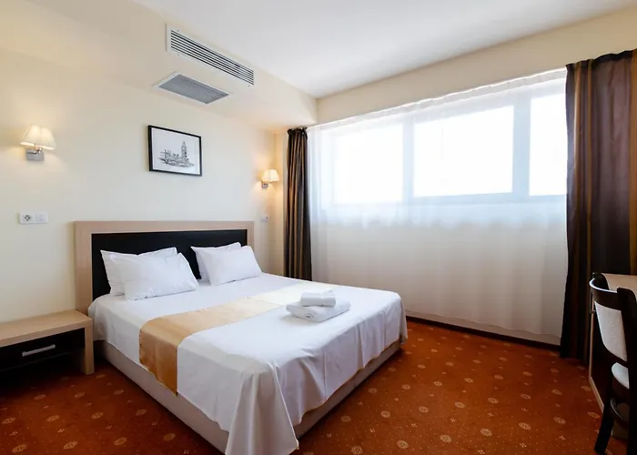 Oxford By Timhotels מלון