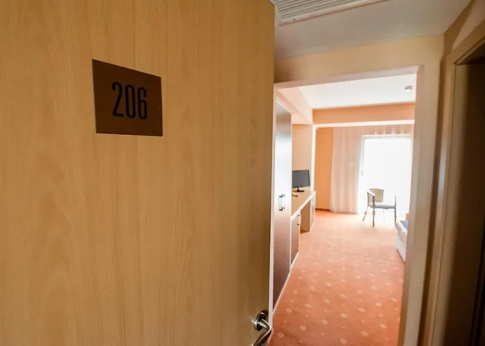 Oxford By Timhotels فندق